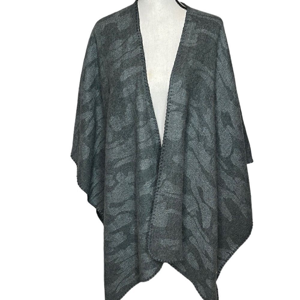 Woolrich Women’s Shawl Grey Sweater Poncho. Size One Size.